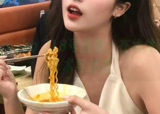 发现Umeko J18号图集：在线体验她的艺术与魅惑